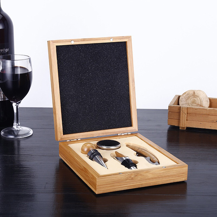 Подарочный винный набор сомелье 4 в 1 "Bamboo woode Wine"